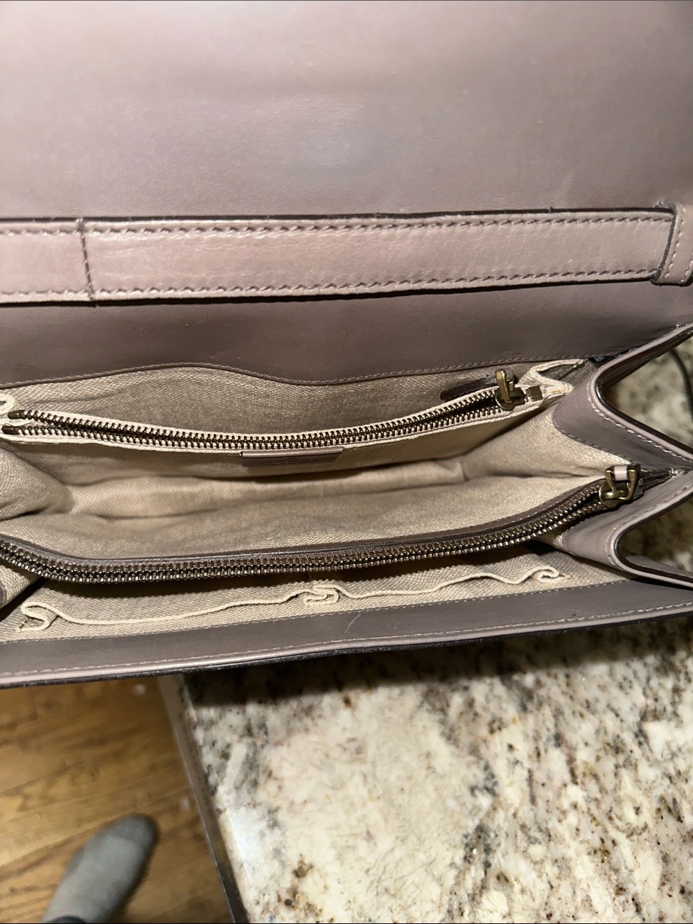 Gucci Gray Leather Shoulder Bag with Gold Hardware. PREOWNED (AUTHENTIC) - Picture 16 of 16